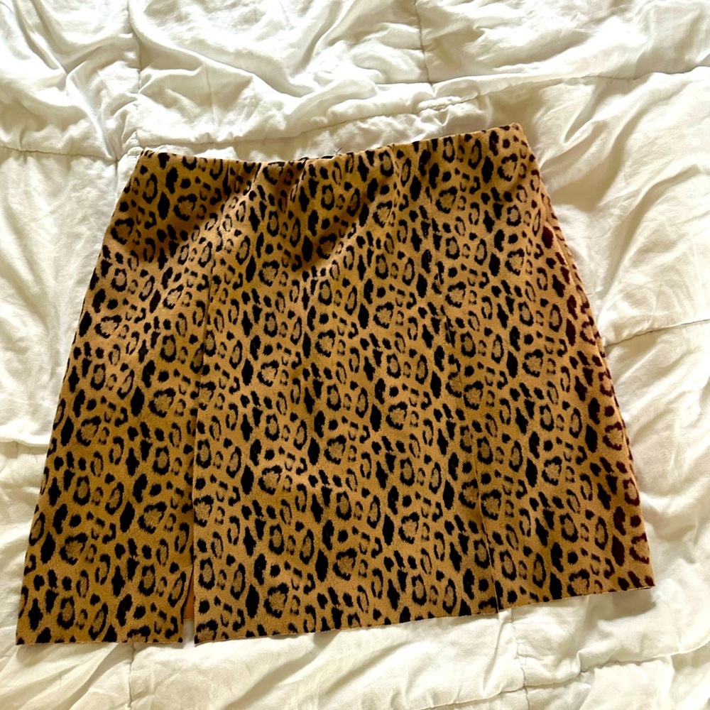 Cheetah print mini skirt 🐆